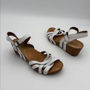Bionica Women's White Strappy Sandals wedge 9M casual vacation Leather beach Y2K